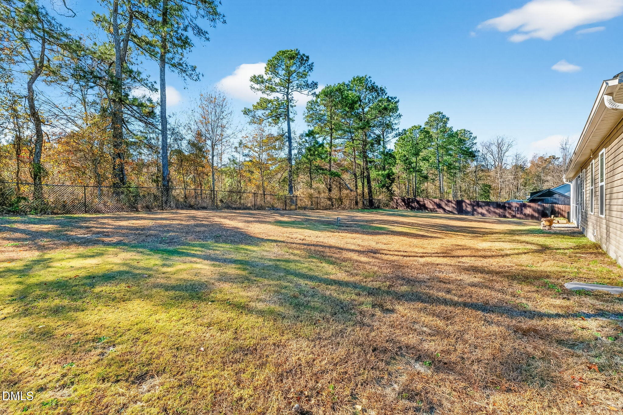 235 Highcroft Circle Benson, NC 27504 - Photo 16 of 19 37-web-or-mls-DSC07488