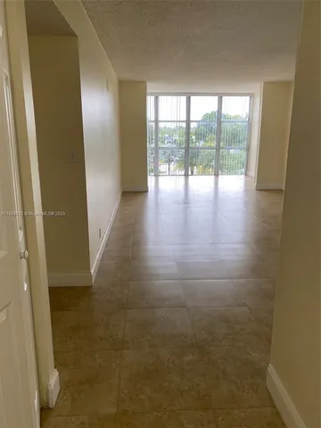 $1,795 | 1000 Parkview Drive, Unit 427, Hallandale Beach, FL 33009