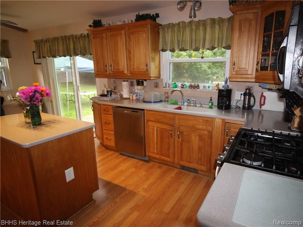 3558 Norton Road Howell, MI 48843 - Photo 3 of 13