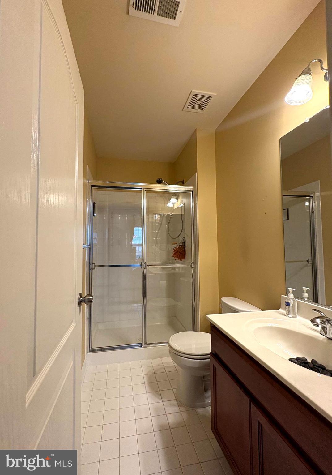 4218 Potomac Highlands Circle Triangle, VA 22172 - Photo 16 of 18 Lower Level - Full Bathroom in Bedroom
