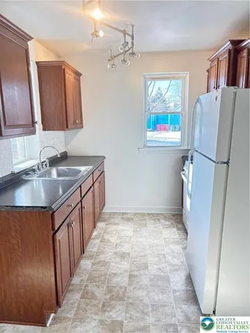 $1,750 | 526 Park Place, Bethlehem, PA 18018