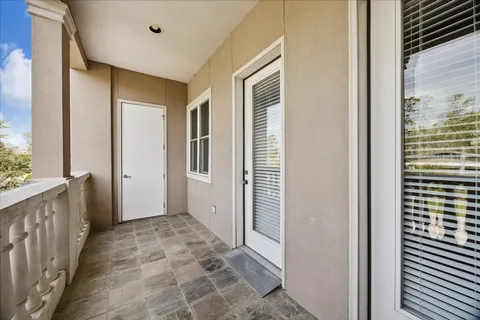 $260,000 | 58 Briar Hollow Lane, Unit 203, Houston, TX 77027