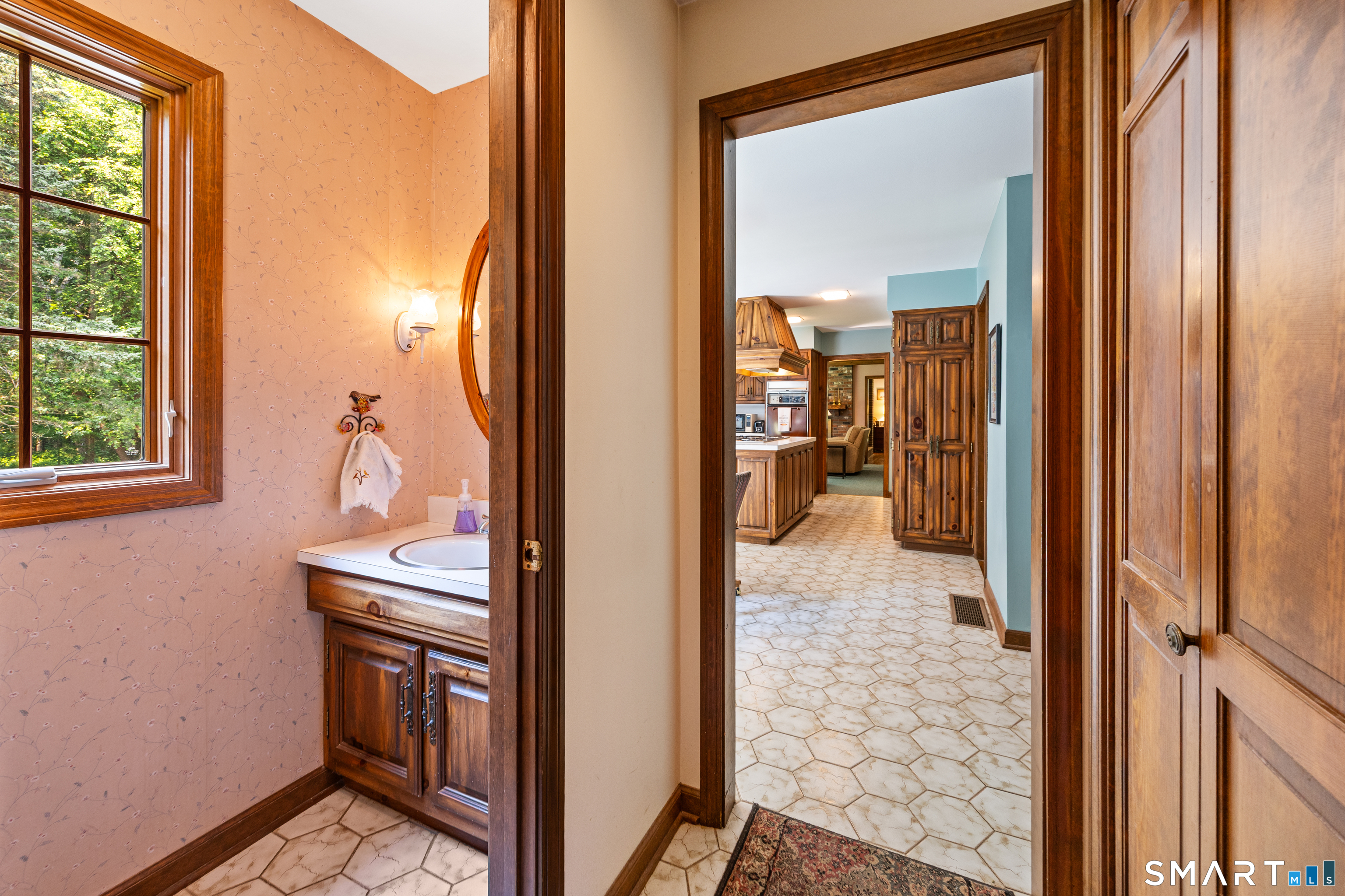 791 Wallingford Road Cheshire, CT 06410 - Photo 4 of 40