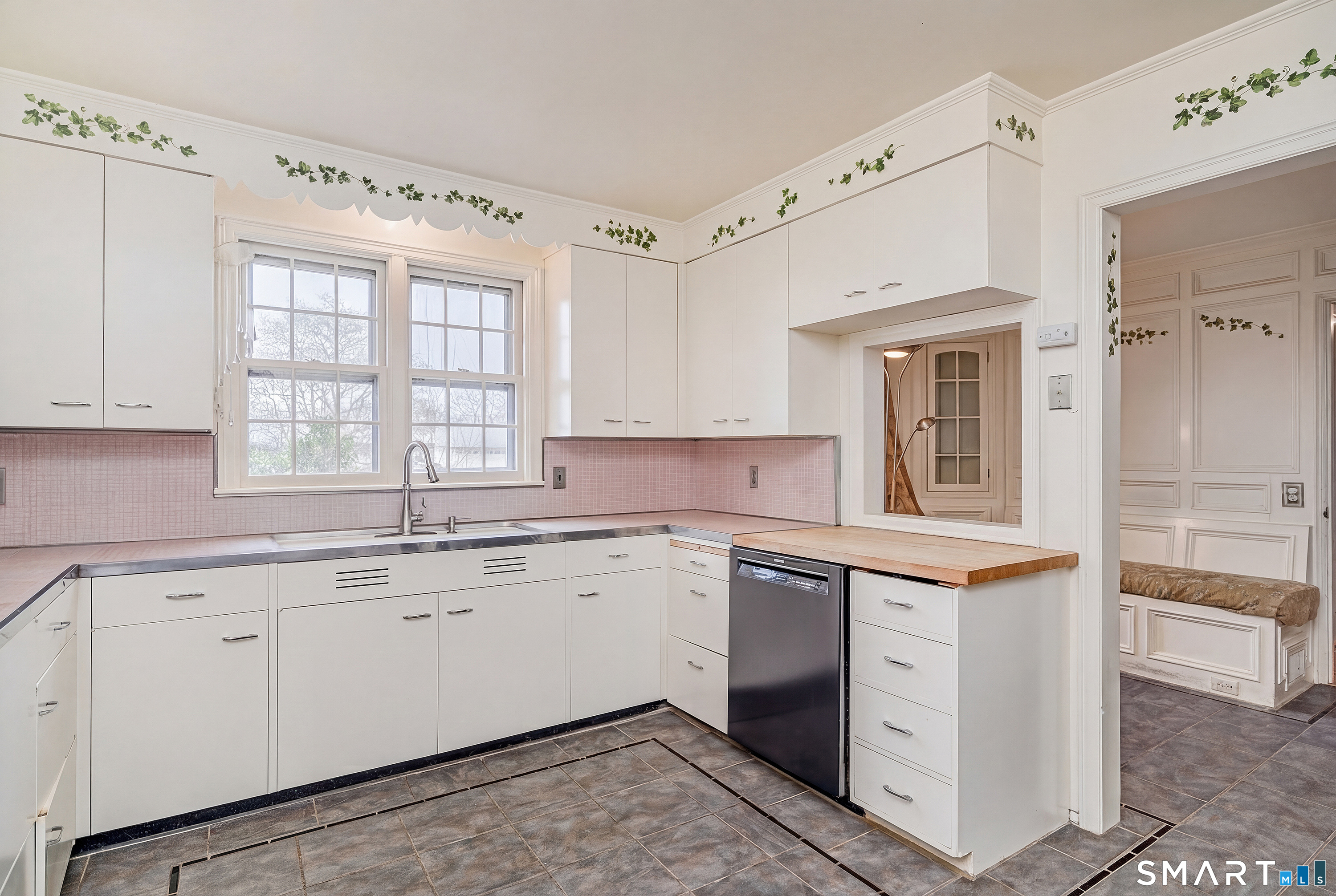 8 Crest Road Danbury, CT 06811 - Photo 15 of 34