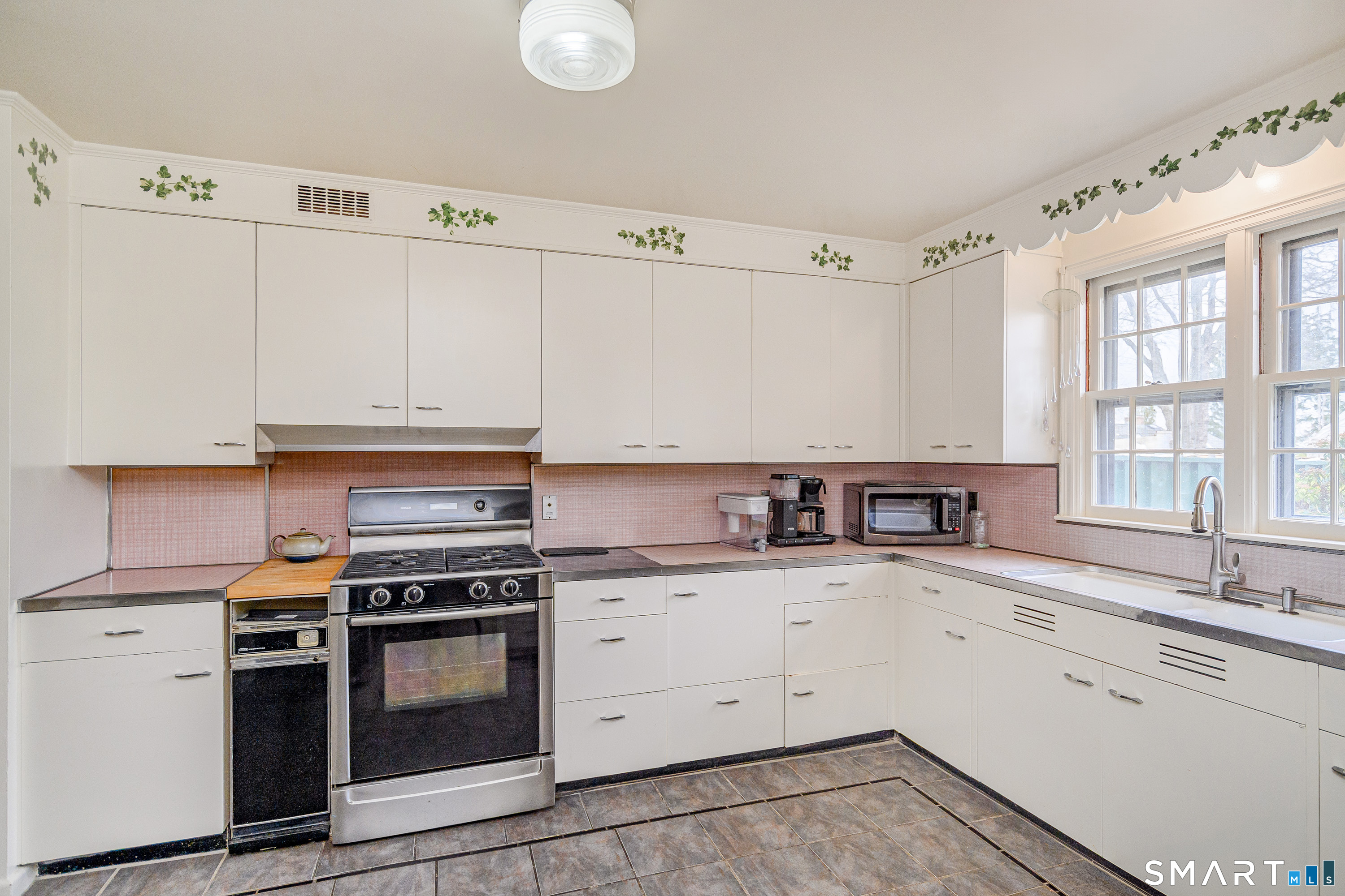 8 Crest Road Danbury, CT 06811 - Photo 16 of 34