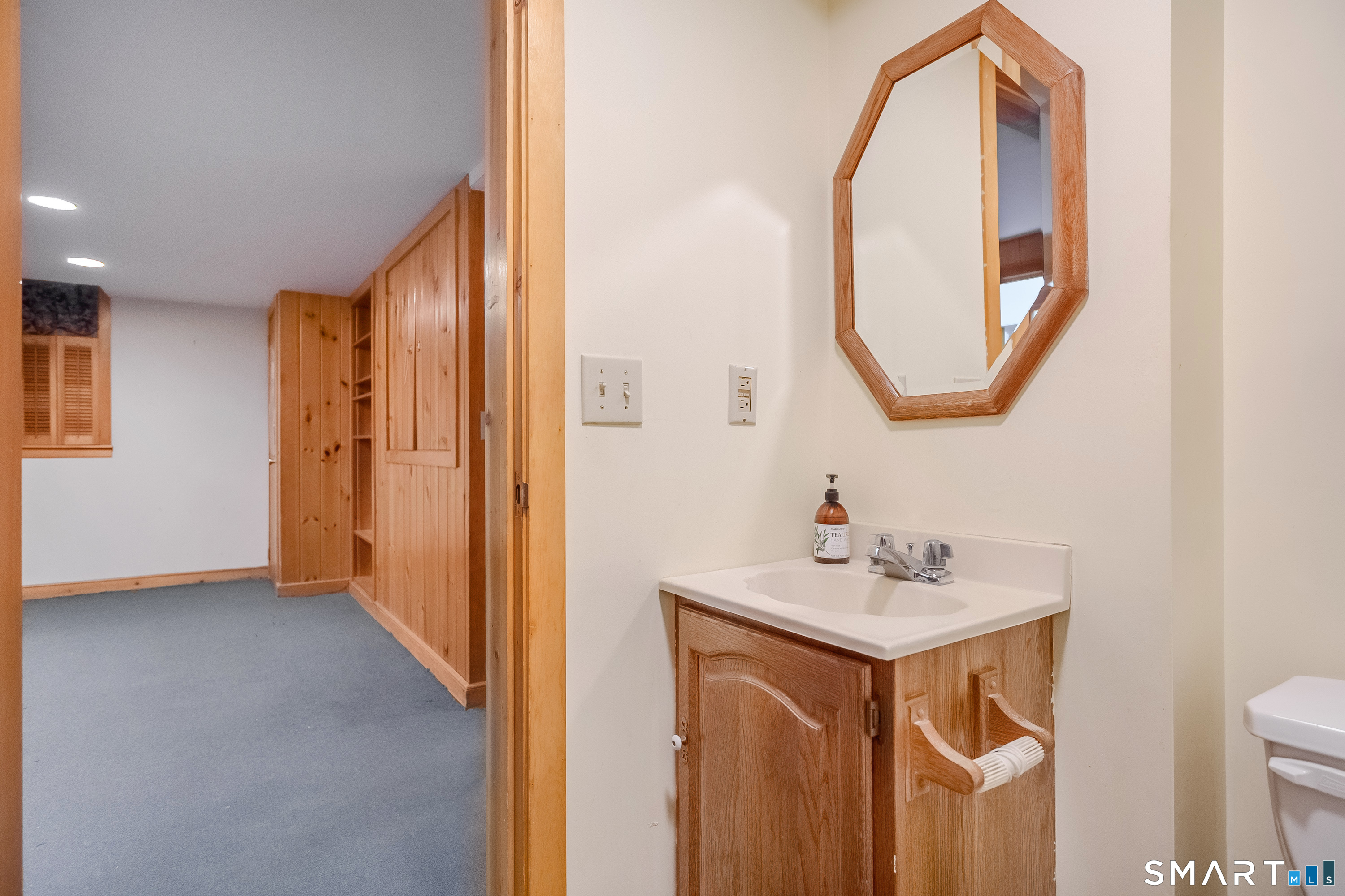 8 Crest Road Danbury, CT 06811 - Photo 26 of 34