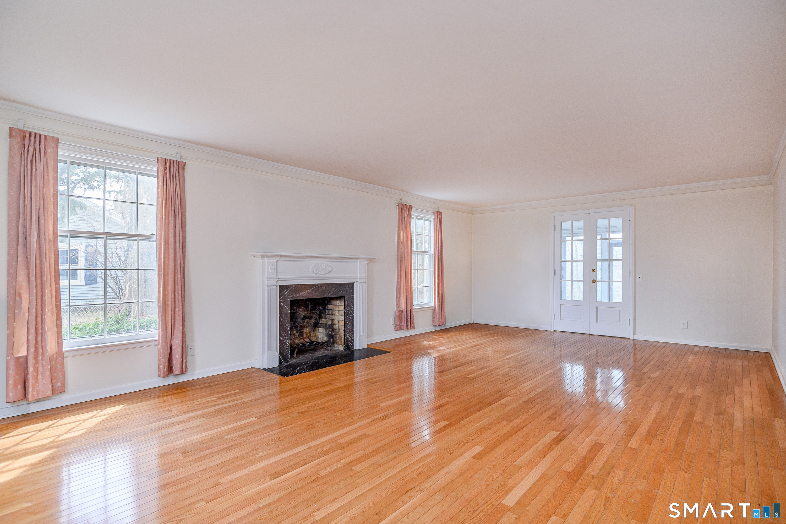 8 Crest Road Danbury, CT 06811 - Photo 5 of 34