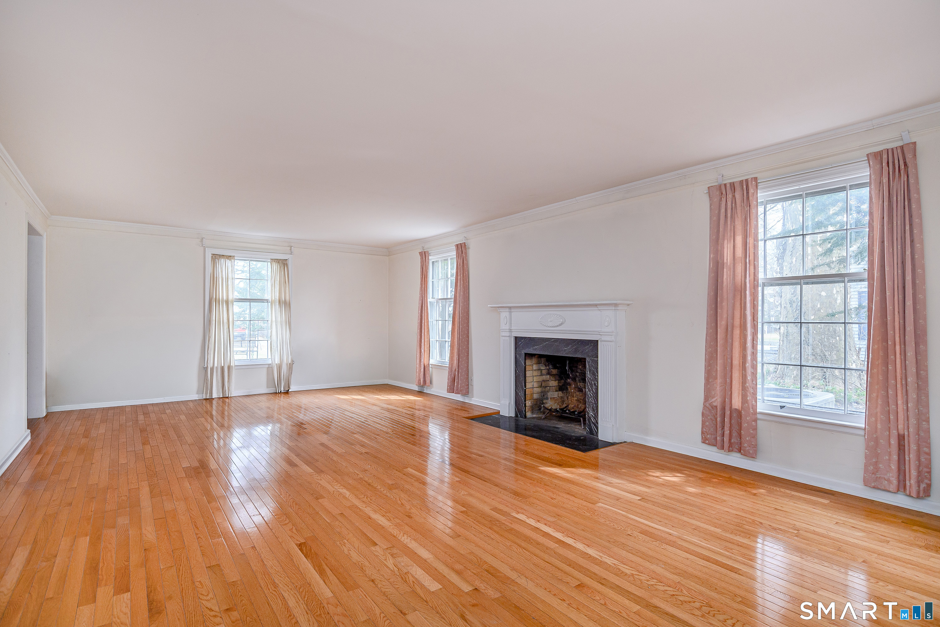 8 Crest Road Danbury, CT 06811 - Photo 7 of 34