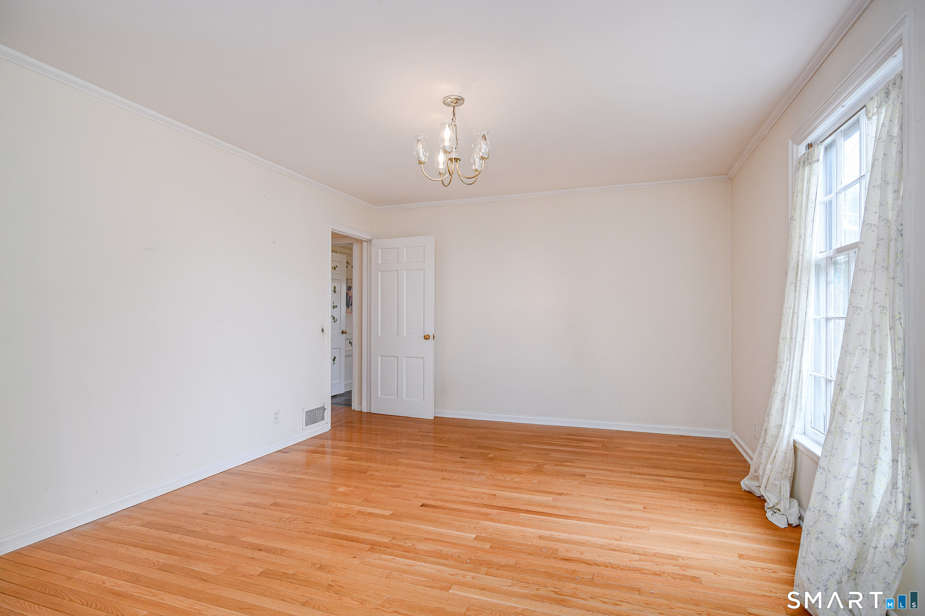 8 Crest Road Danbury, CT 06811 - Photo 10 of 34