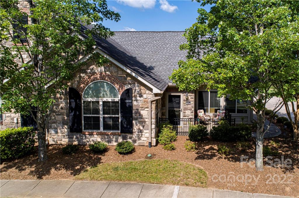 804 Ledgestone Court Tega Cay, SC 29708 - Photo 3 of 22 Gallery Image 3