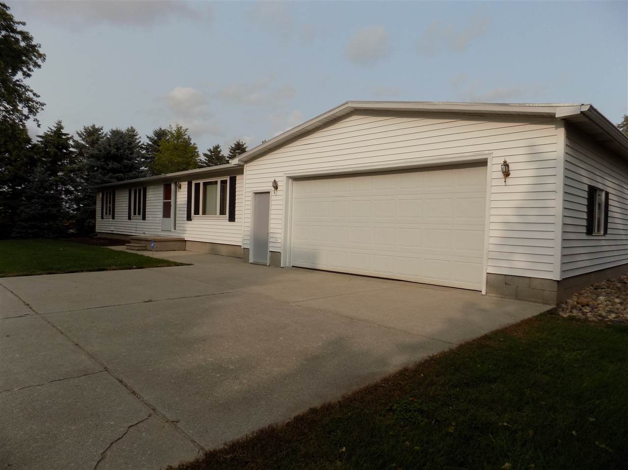 1207 South Garner Road Reese, MI 48757 - Photo 2 of 16