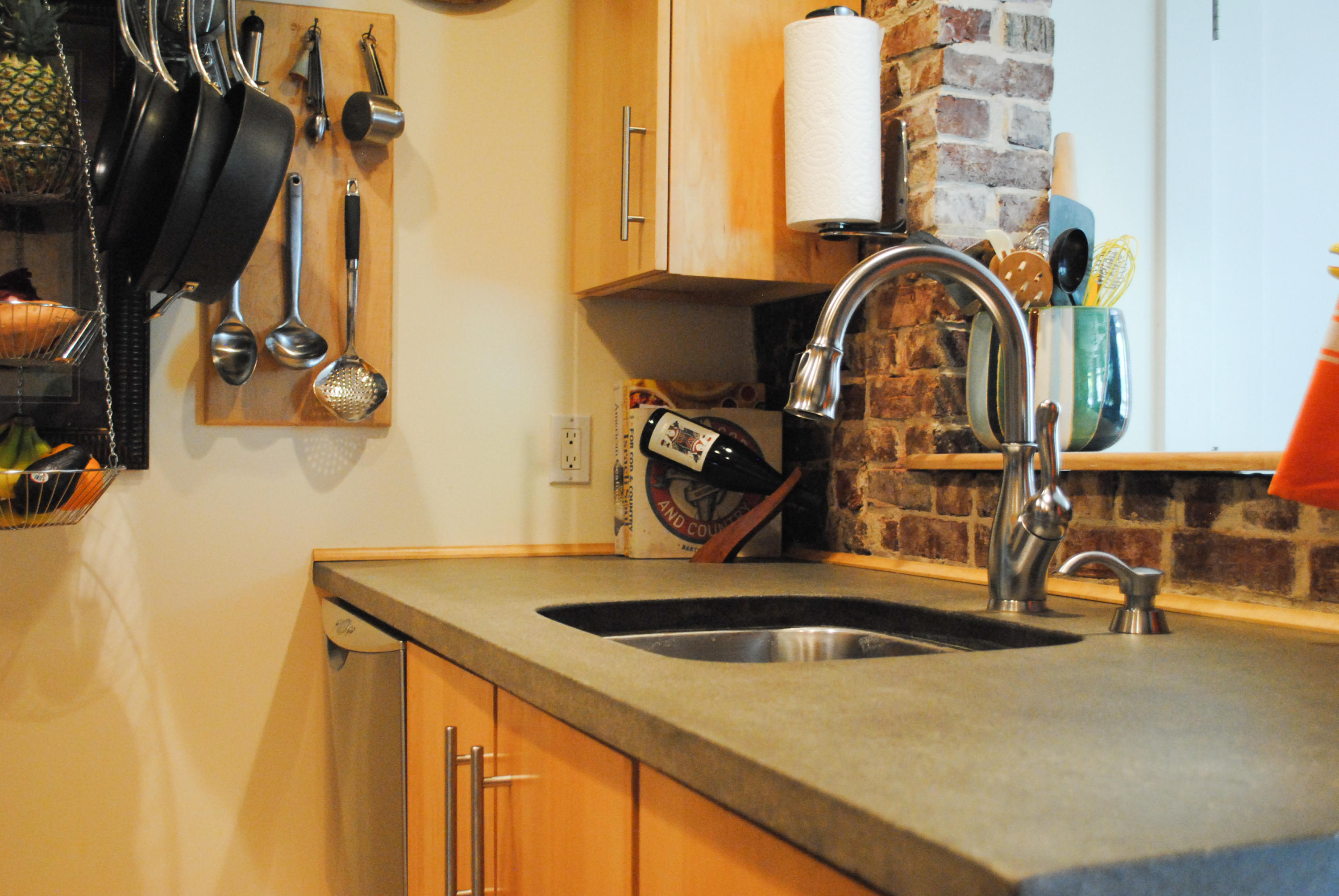 37 Pleasant Street, Unit 4 Portland, ME 04101 - Photo 8 of 34 DSC_0040