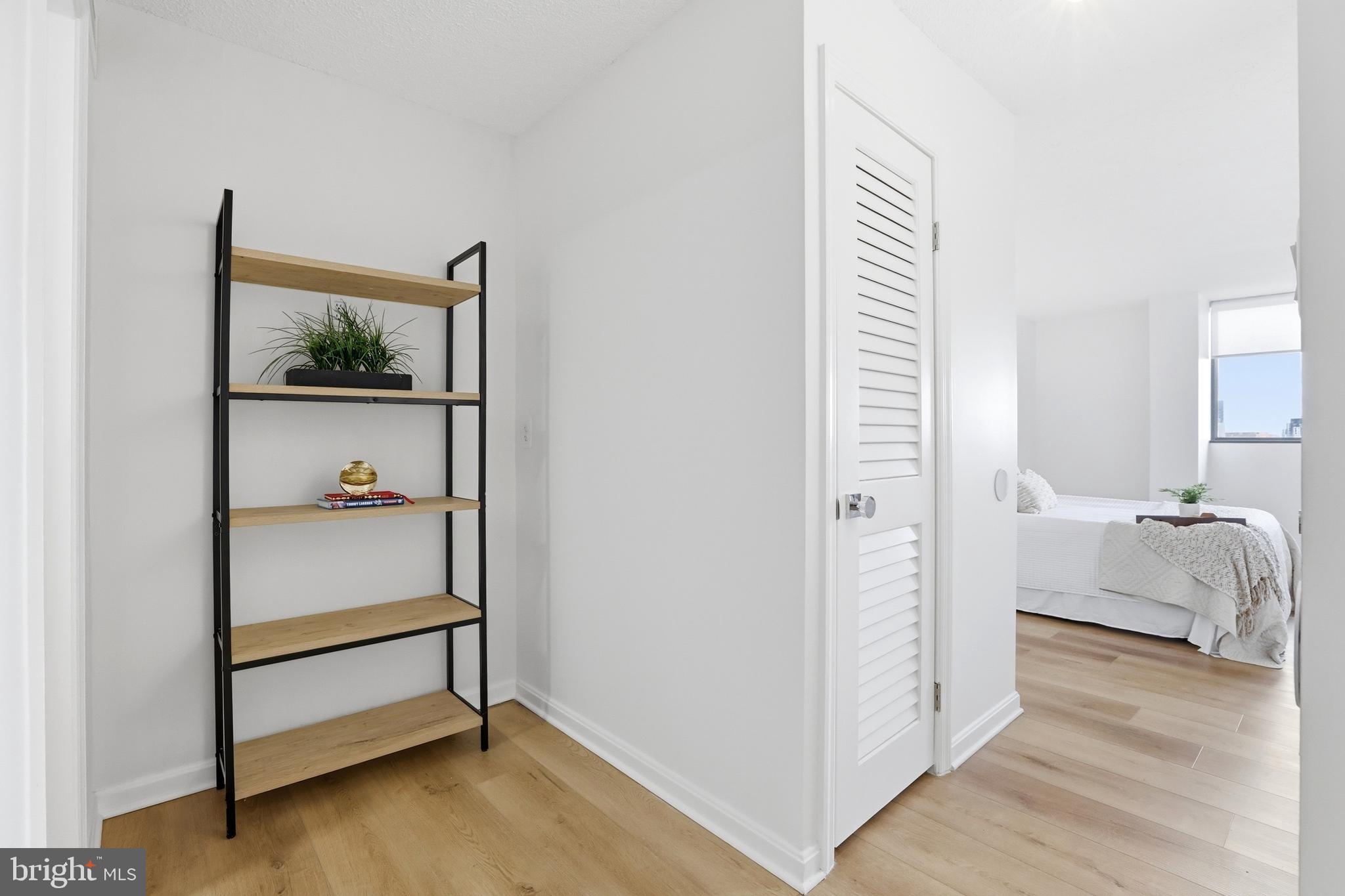 1101 South Arlington Ridge Road, Unit 710 Arlington, VA 22202 - Photo 20 of 52 Primary Bedroom Suite Nook