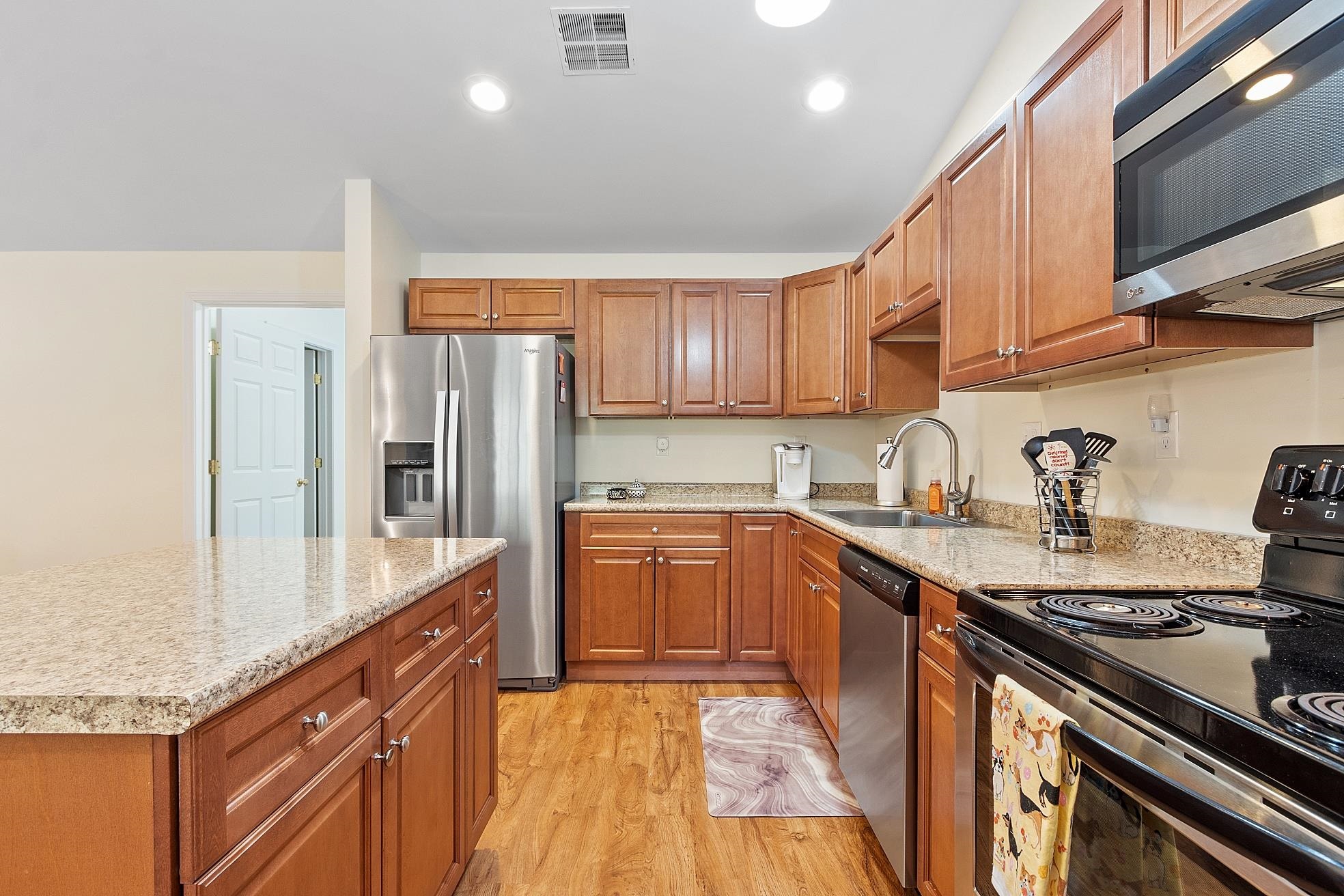 59 Cluff Road, Unit 15 Salem, NH 03079 - Photo 8 of 46 Gallery Image 8