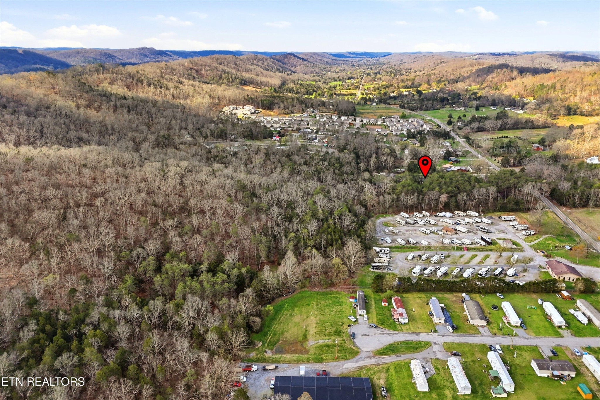 842 East Raccoon Valley Drive Heiskell, TN 37754 - Photo 12 of 17 a view of a city