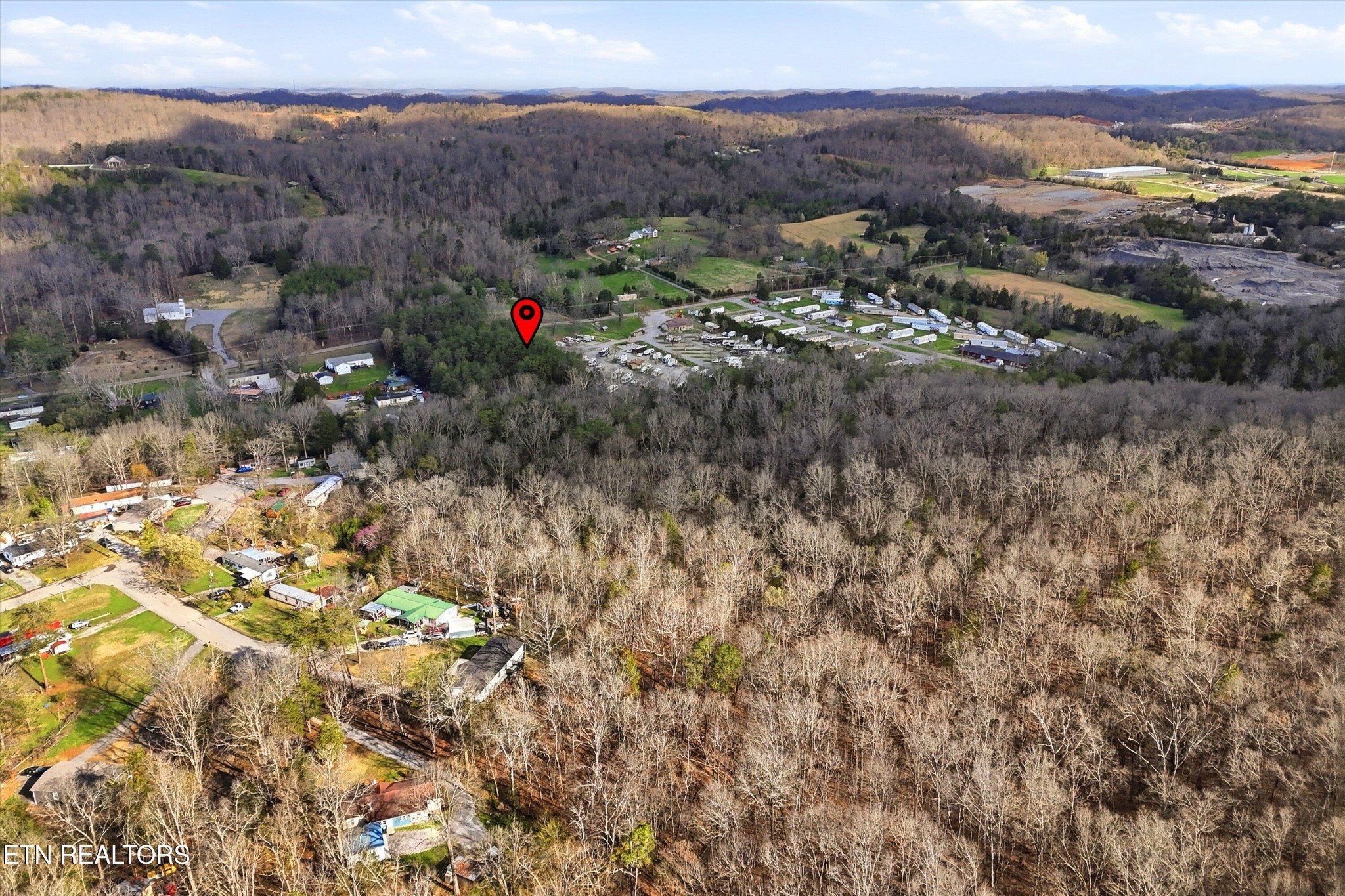 842 East Raccoon Valley Drive Heiskell, TN 37754 - Photo 9 of 17 a view of a city