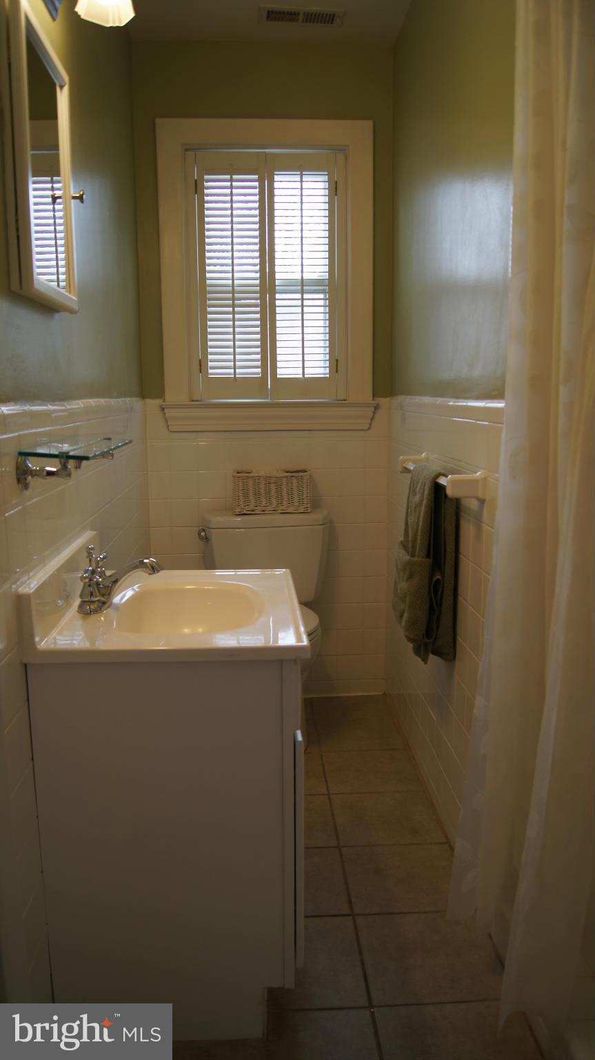 7314 Knollwood Road Baltimore, MD 21286 - Photo 21 of 30 full bath on right side of house