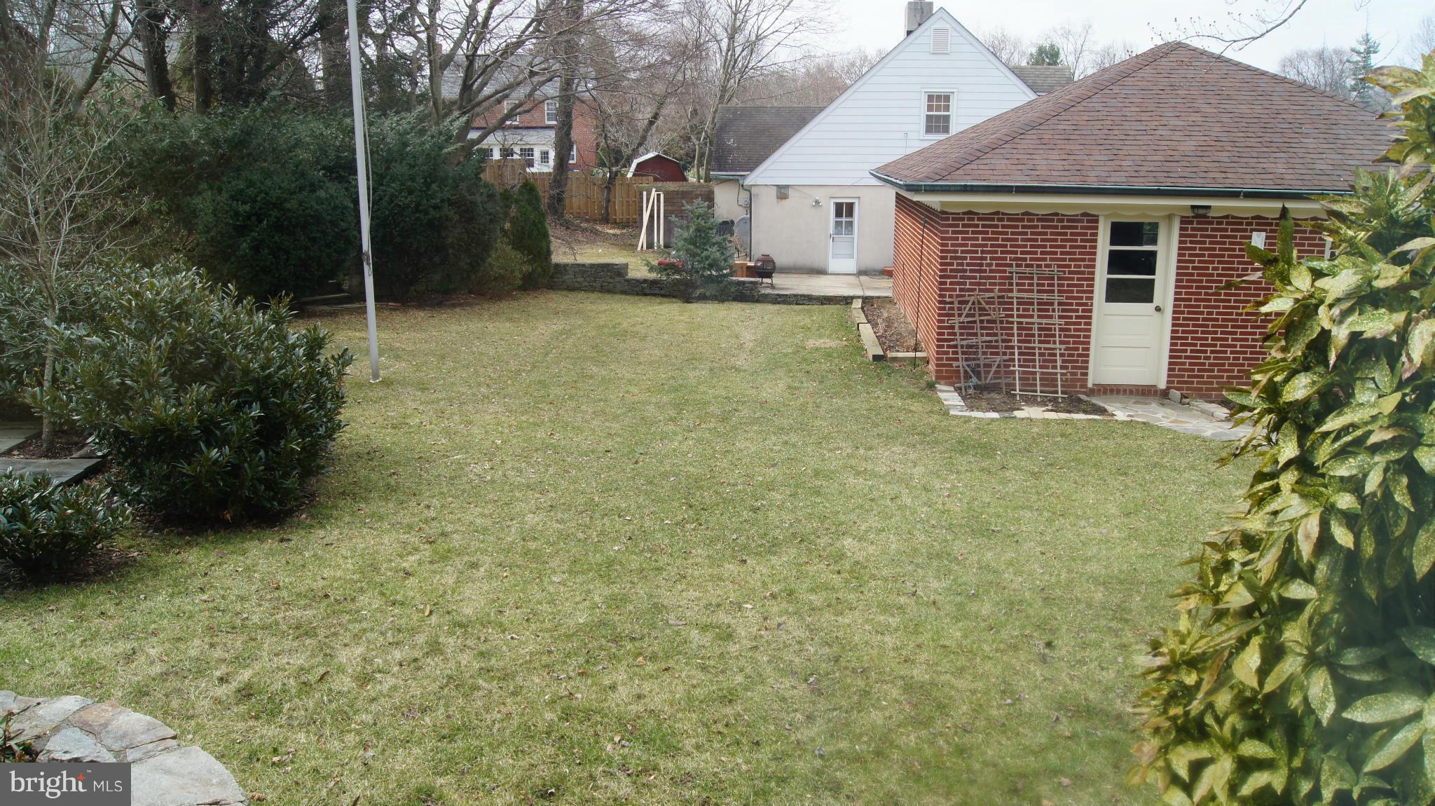 7314 Knollwood Road Baltimore, MD 21286 - Photo 4 of 30 two-car garage