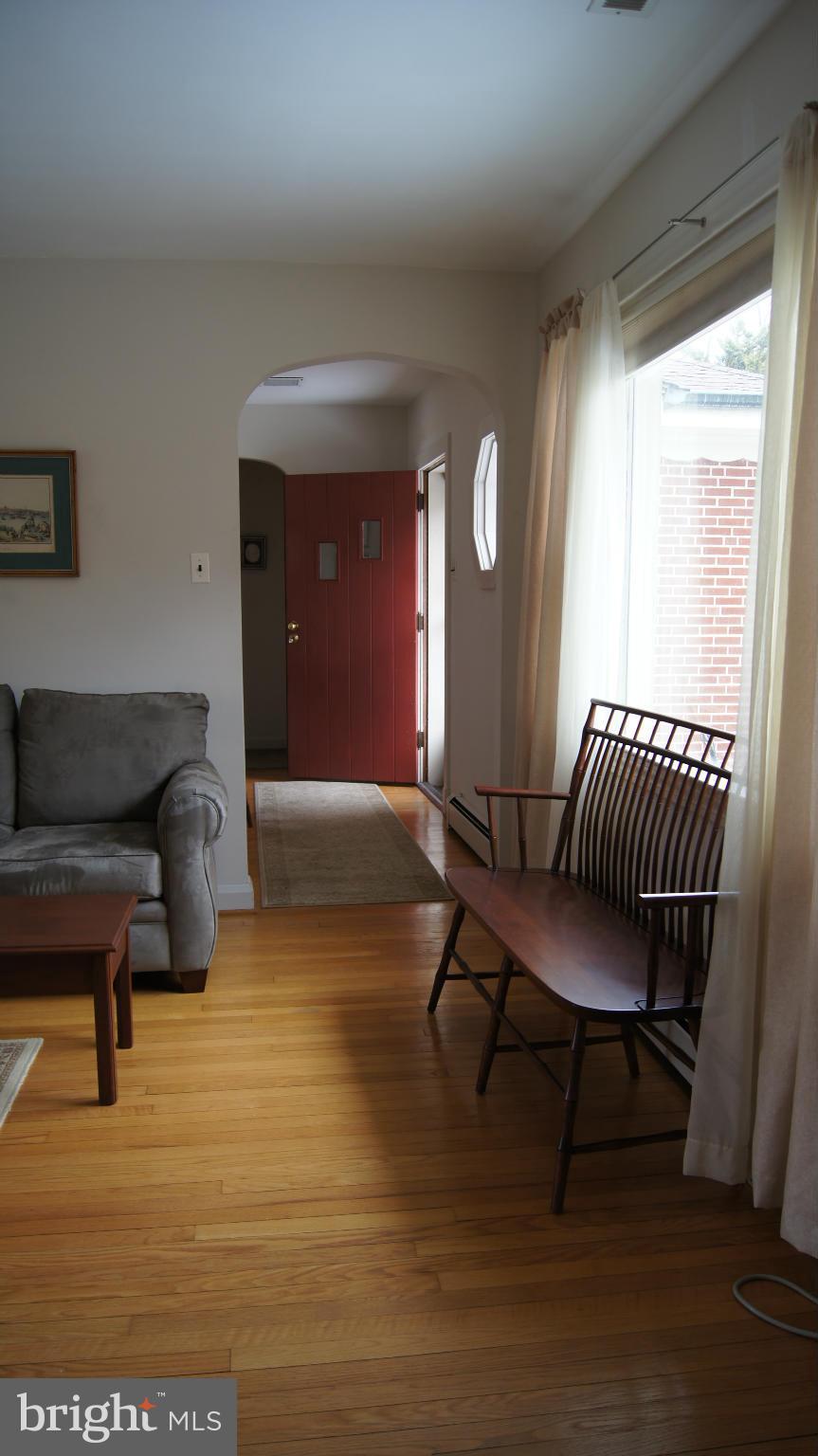 7314 Knollwood Road Baltimore, MD 21286 - Photo 5 of 30 Front entry foyer