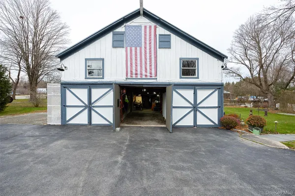 $800,000 | 2327 Salt Point Turnpike, Clinton Corners, NY 12514