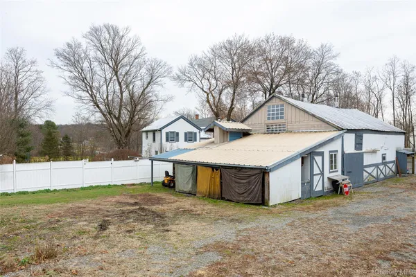 $800,000 | 2327 Salt Point Turnpike, Clinton Corners, NY 12514