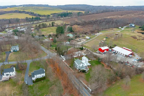 $800,000 | 2327 Salt Point Turnpike, Clinton Corners, NY 12514