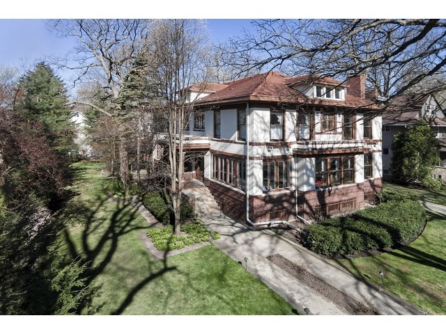 111 Broadway Avenue Wilmette, IL 60091 - Photo 2 of 25 a view of a house with a yard