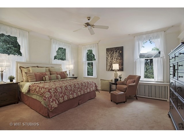 111 Broadway Avenue Wilmette, IL 60091 - Photo 18 of 25 a living room with furniture and a window