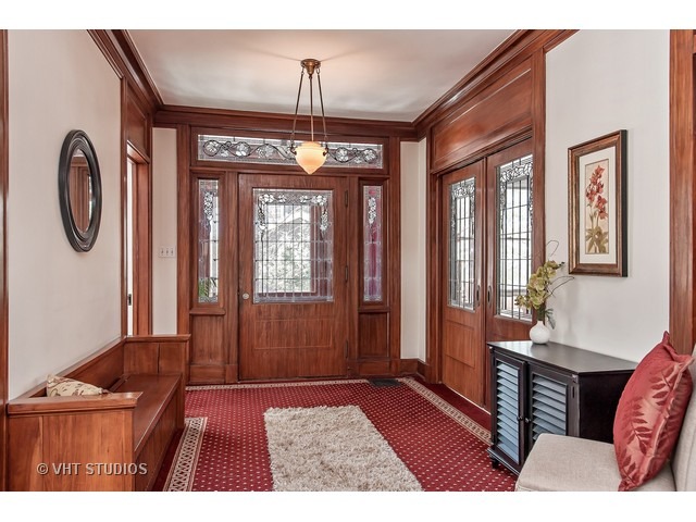 111 Broadway Avenue Wilmette, IL 60091 - Photo 5 of 25 a living room with furniture and a window