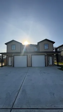 $1,700 | 121 South 10th Street, Unit A, Conroe, TX 77301