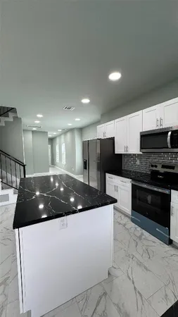 $1,700 | 121 South 10th Street, Unit A, Conroe, TX 77301