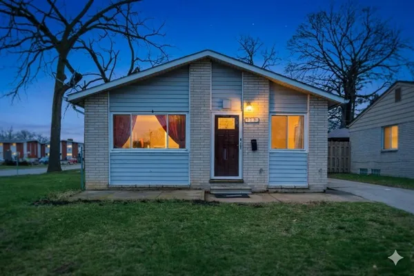 $170,000 | 170 Beyne Street, Mount Clemens, MI 48043