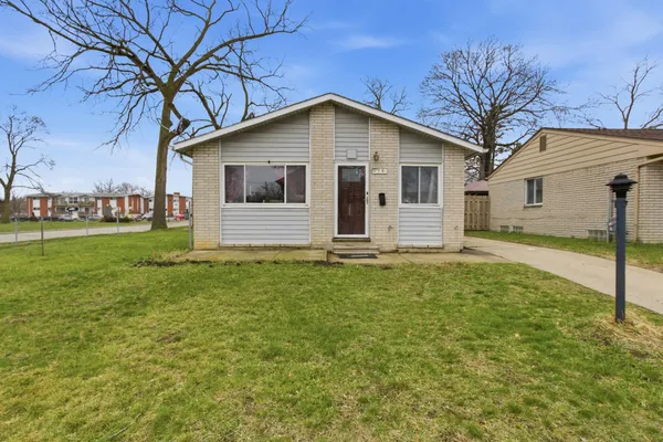 $170,000 | 170 Beyne Street, Mount Clemens, MI 48043