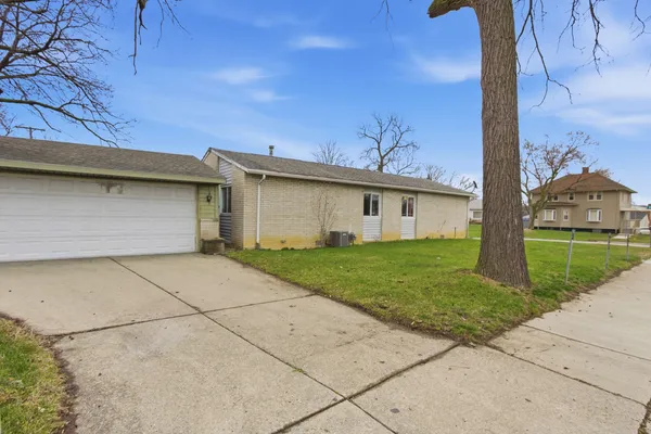 $170,000 | 170 Beyne Street, Mount Clemens, MI 48043