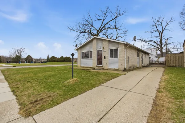 $170,000 | 170 Beyne Street, Mount Clemens, MI 48043