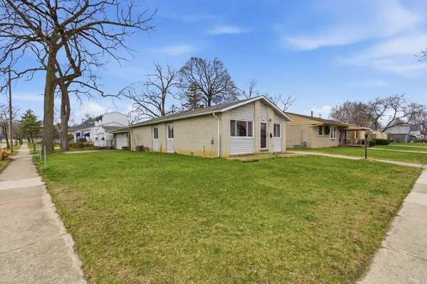 $170,000 | 170 Beyne Street, Mount Clemens, MI 48043