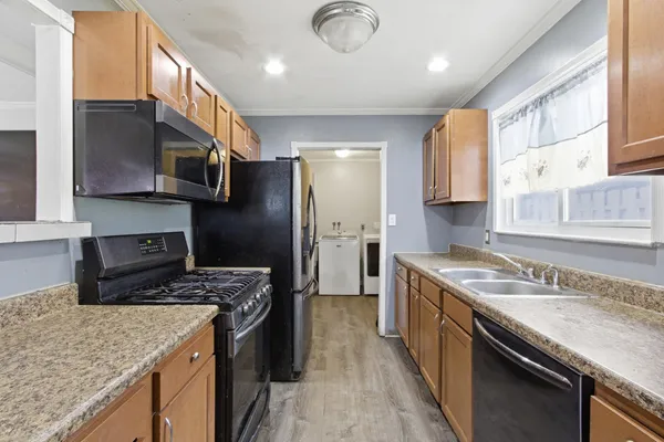 $170,000 | 170 Beyne Street, Mount Clemens, MI 48043