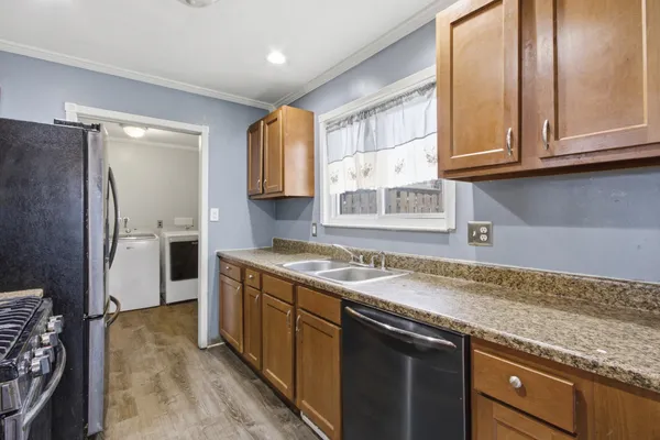 $170,000 | 170 Beyne Street, Mount Clemens, MI 48043