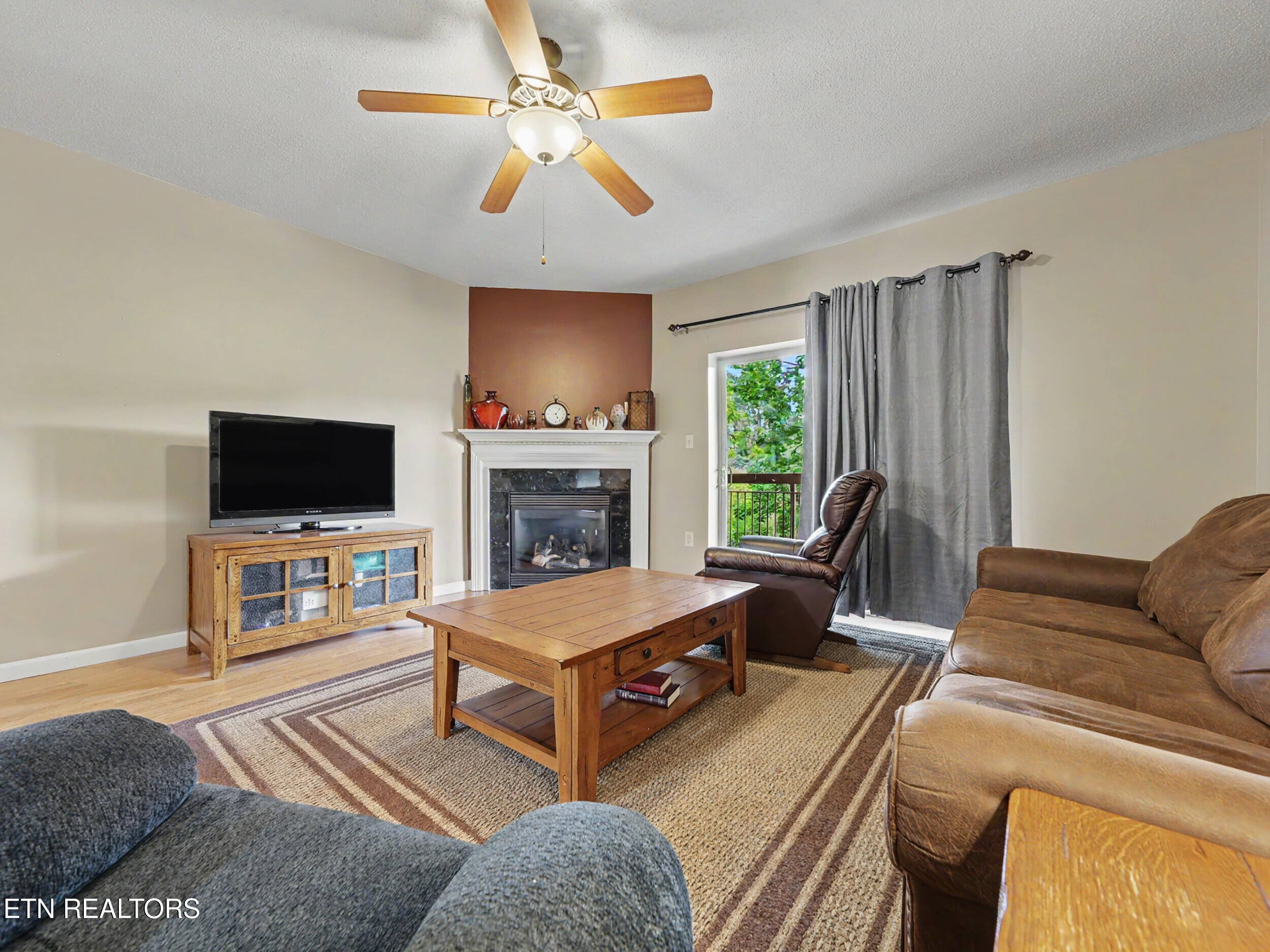 3919 South River Road, Unit 305 Pigeon Forge, TN 37863 - Photo 7 of 47 7_img_5087