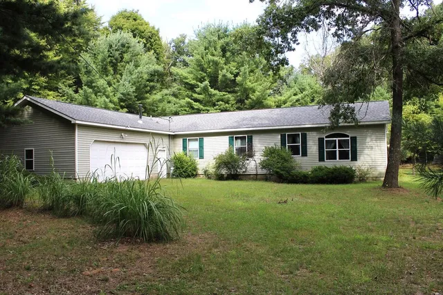 $469,900 | 5892 South Carrigan Drive, Newaygo, MI 49337