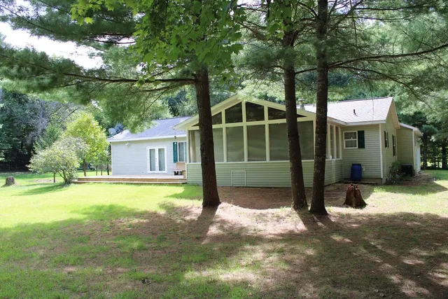 $469,900 | 5892 South Carrigan Drive, Newaygo, MI 49337