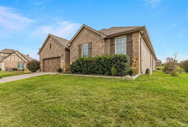 $549,000 | 2604 Sunset Bay Lane, Nevada, TX 75173
