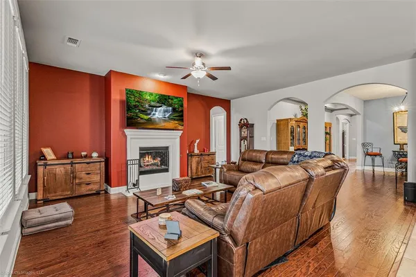 $549,000 | 2604 Sunset Bay Lane, Nevada, TX 75173