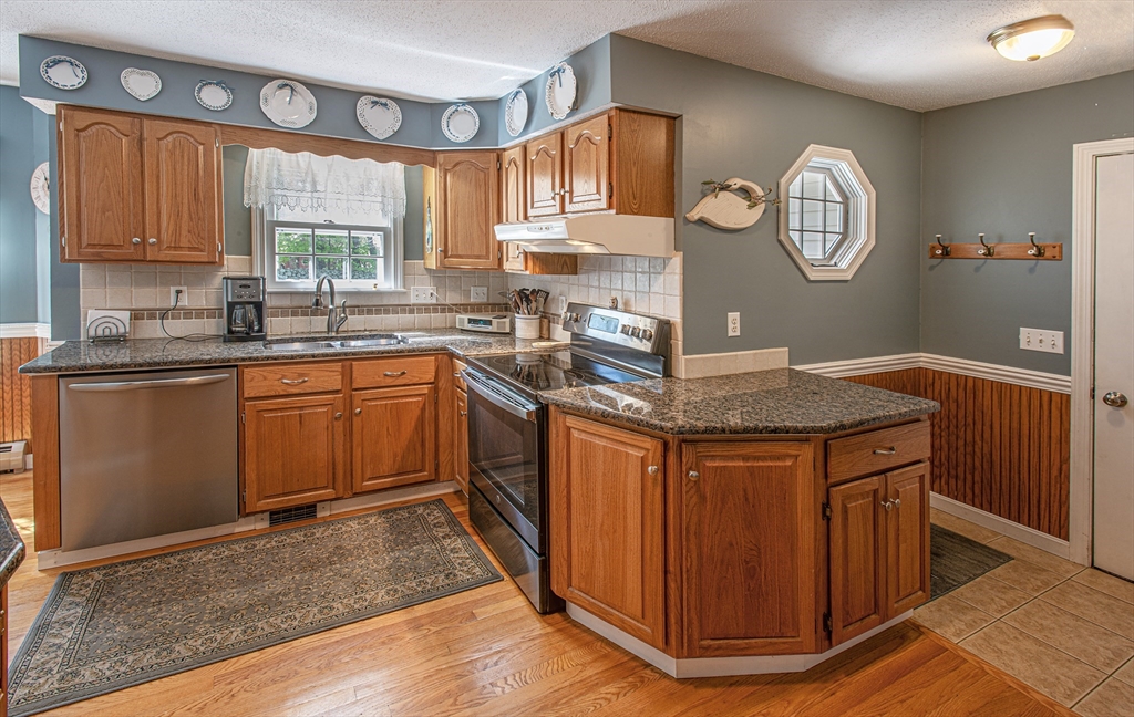 15 Evergreen Road Northampton, MA 01053 - Photo 11 of 34
