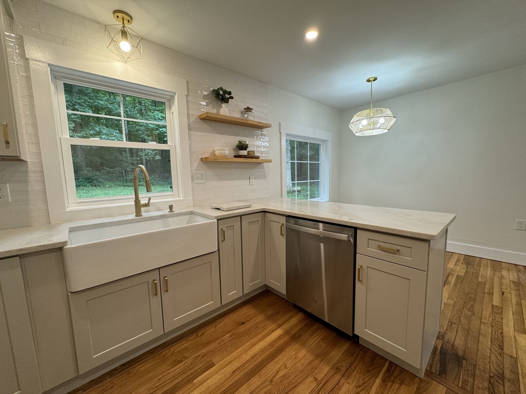 238 Arnold Road Sturbridge, MA 01518 - Photo 8 of 24