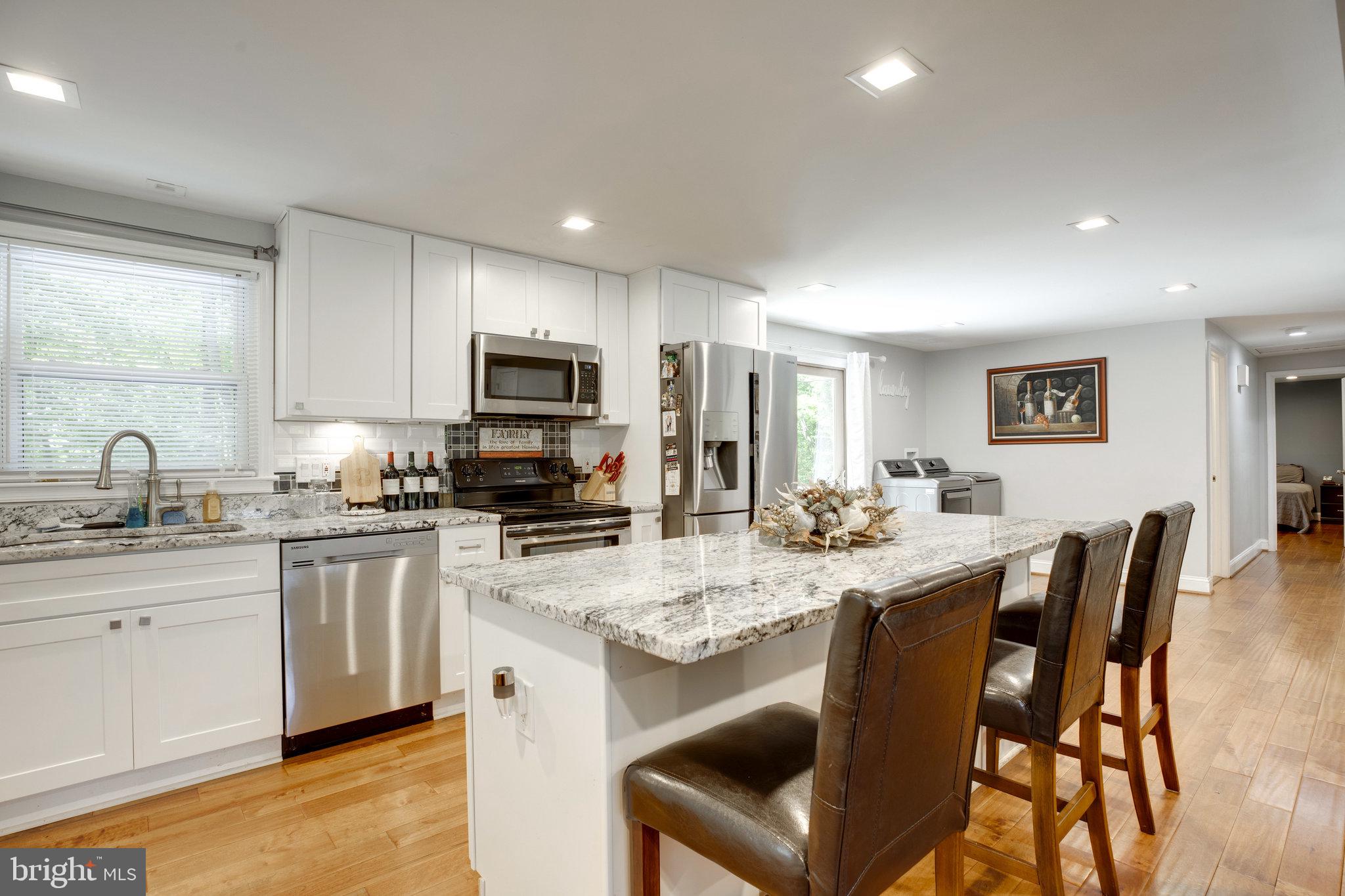 7287 Token Valley Road Manassas, VA 20112 - Photo 10 of 38 Eat in kitchen with barstools