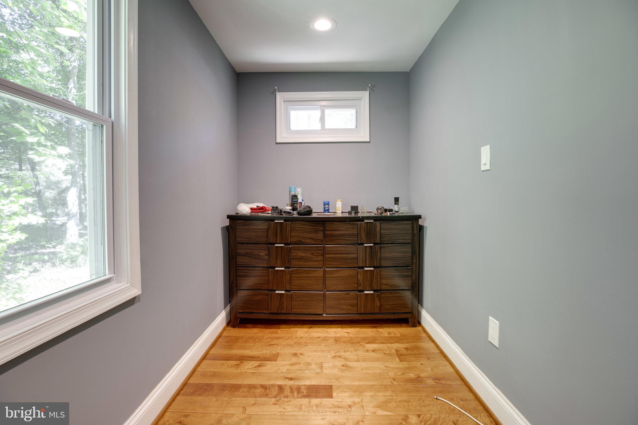 7287 Token Valley Road Manassas, VA 20112 - Photo 15 of 38 Spacious Walk in closet / fully customizable