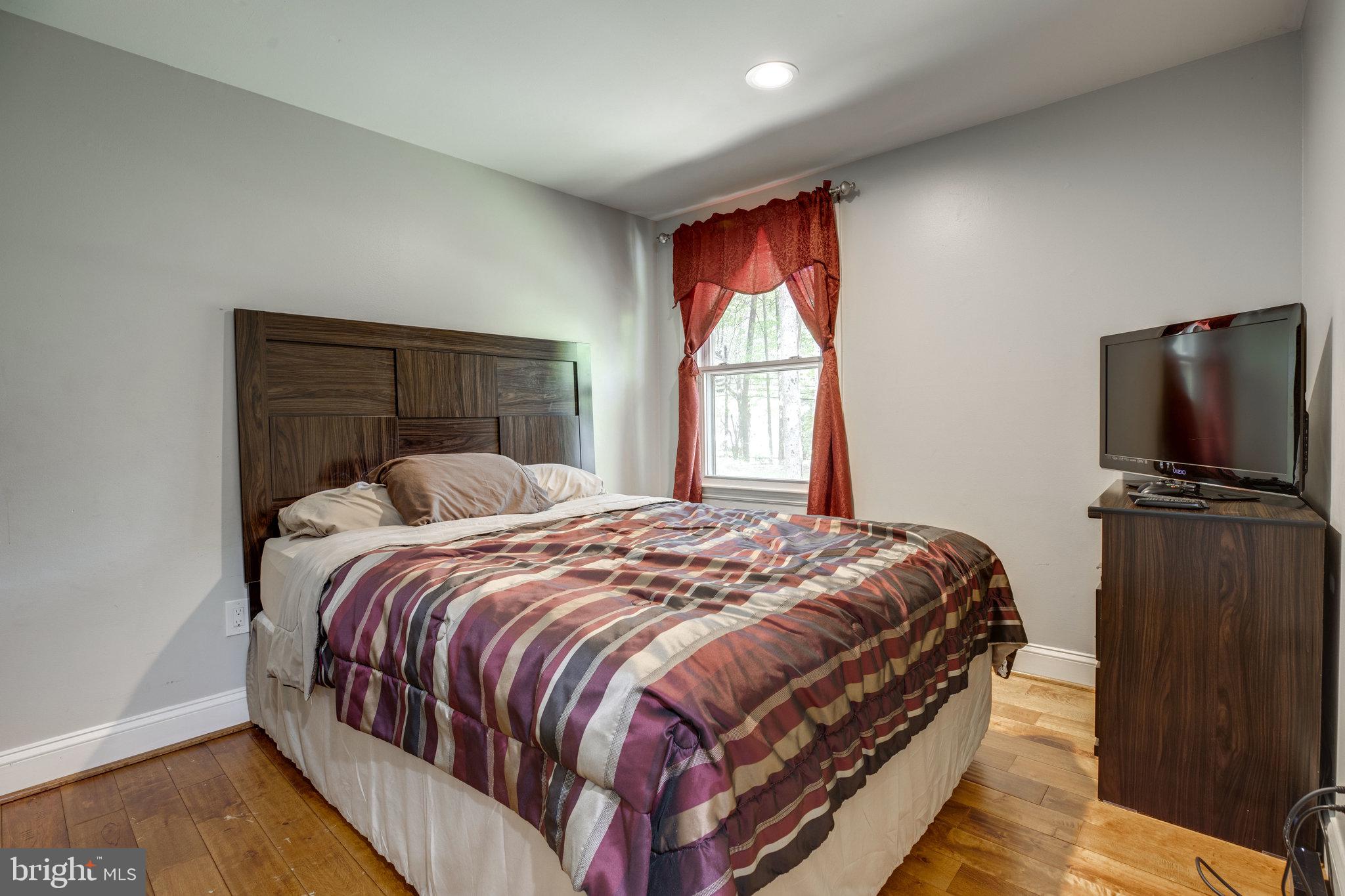 7287 Token Valley Road Manassas, VA 20112 - Photo 19 of 38 Secondary bedroom 1