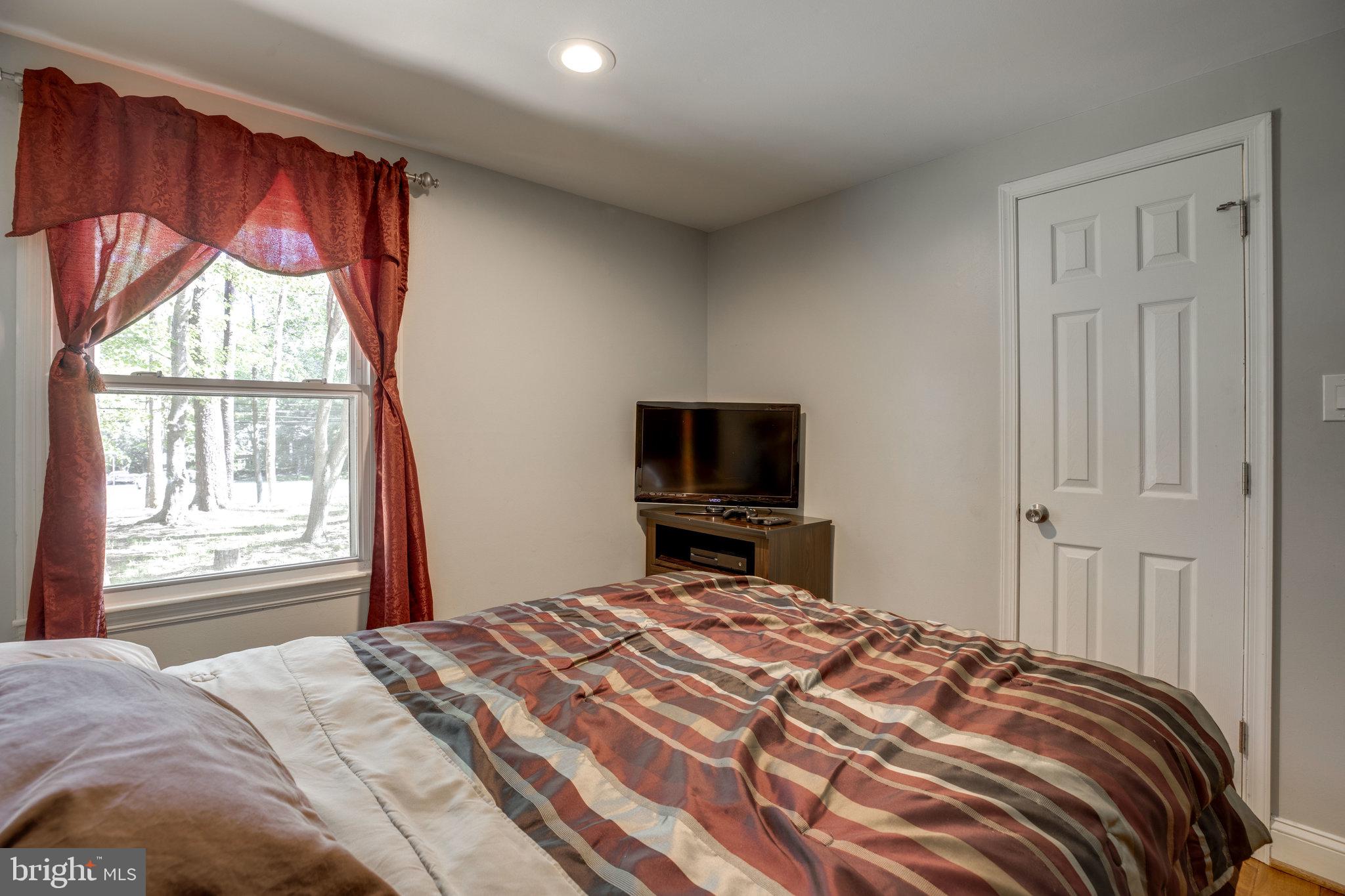 7287 Token Valley Road Manassas, VA 20112 - Photo 20 of 38 Secondary bedroom 1