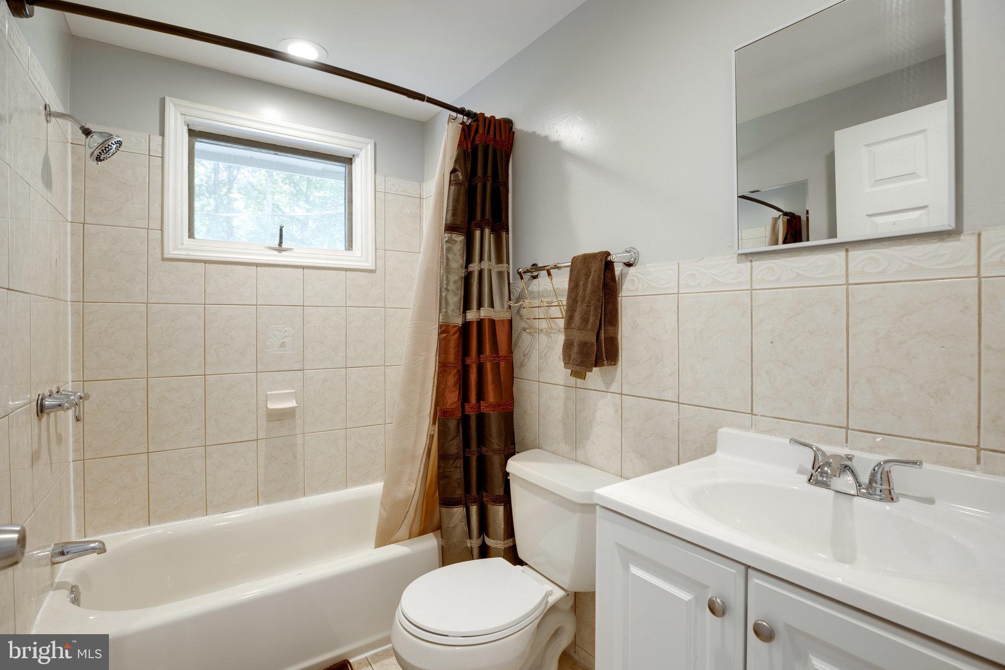 7287 Token Valley Road Manassas, VA 20112 - Photo 23 of 38 Hall full bath